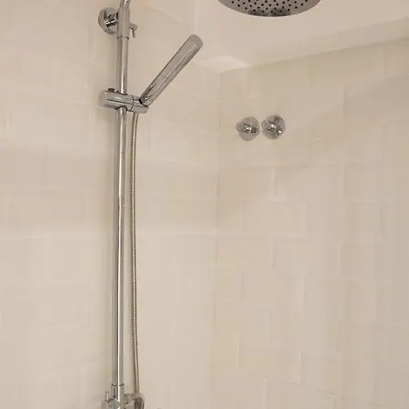 Daire On The Path Of Fado Too